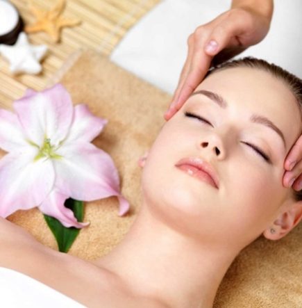 tac-dung-tuyet-voi-tu-viec-massage-mat-hang-ngay